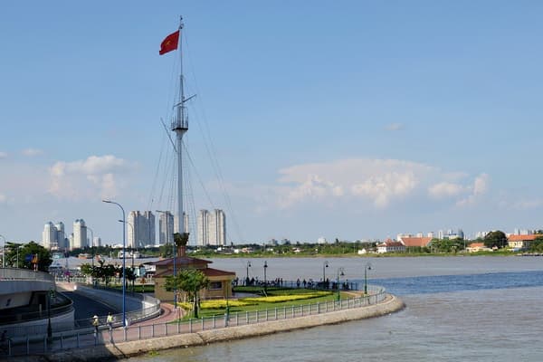 Cột cờ Thủ Ngữ