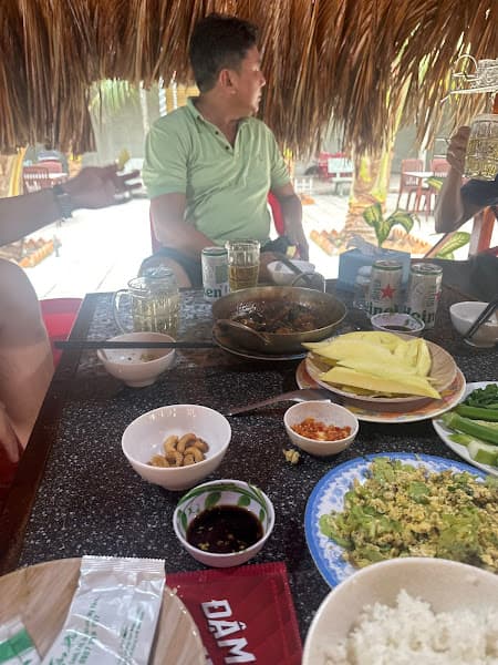 Hình ảnh Quán Ăn Gia Đình Gà Trường Hoà - 2