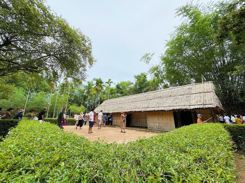 Ảnh bìa Nhà cụ Hoàng Xuân Đường (Quê Ngoại Bác Hồ)