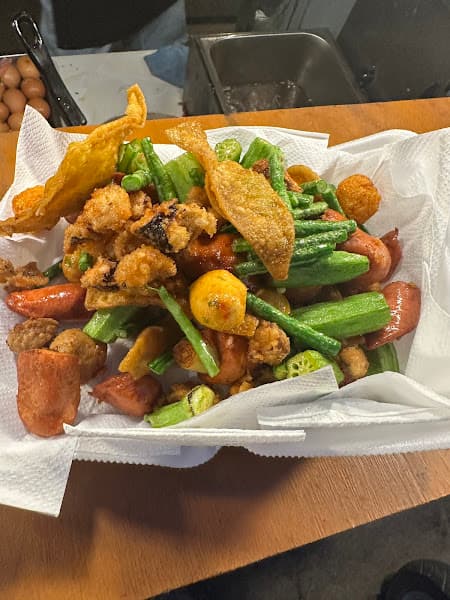 Phố Ăn Vặt Nguyễn Hữu Thọ