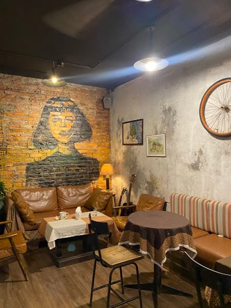 Couchsurfing Café (Nhà Lành)