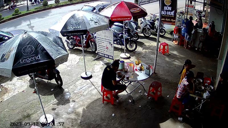 Ảnh bìa BÚN BÒ HUẾ - NGUYÊN