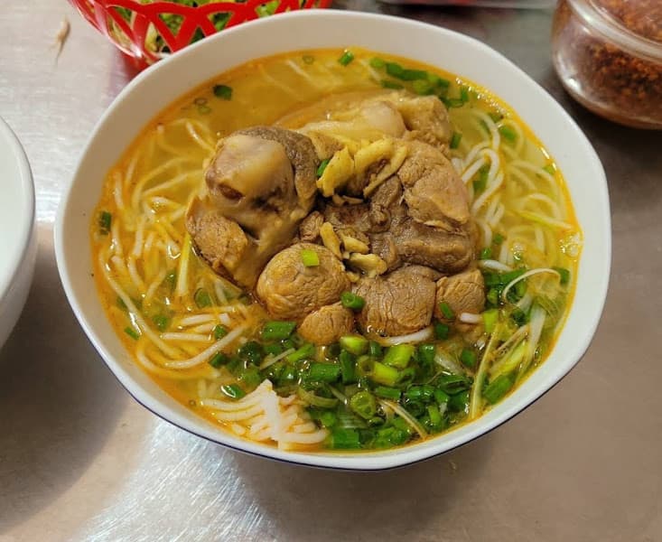 Hình ảnh Bún bò Huế - Beef Noodle - 4