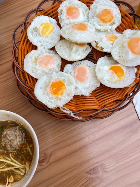 Hình ảnh Bánh căn- bánh mì xíu mại Bé Hoa - 2