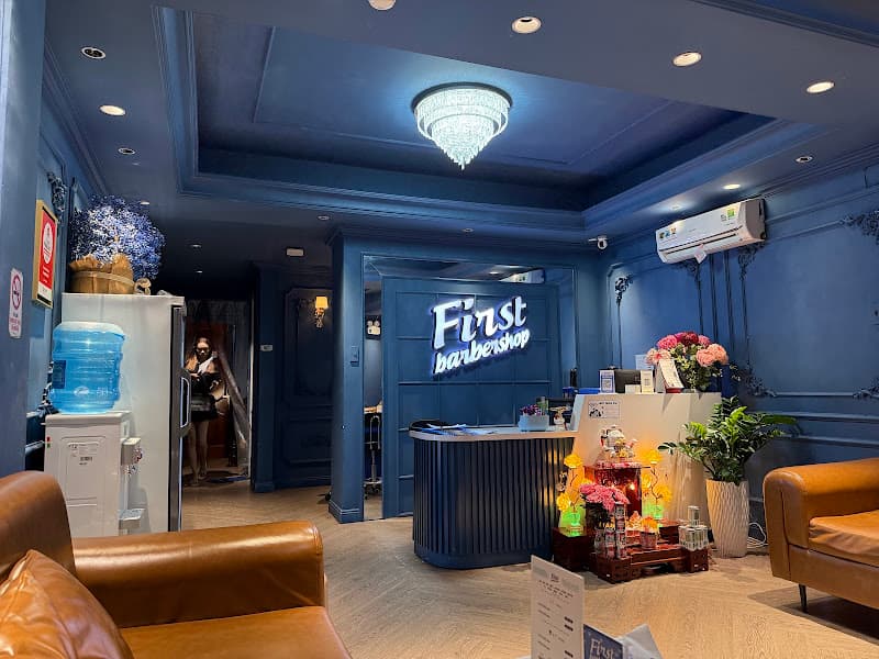 Hình ảnh First Barbershop District 1 | 帝王洗頭 | 이발소 | Massage Sauna Nguyen Thai Binh - 2