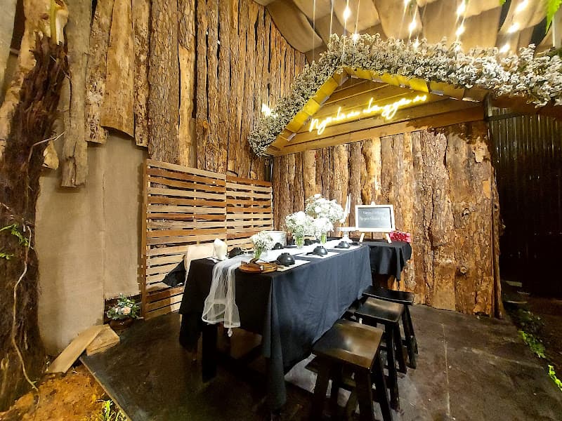 Tiệm cà phê Tụt ơi