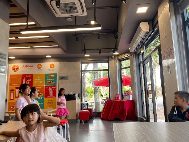Hình ảnh Jollibee Nguyễn Sinh Sắc - 3
