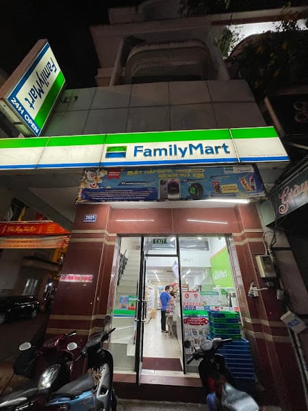 FamilyMart 202 SƯ VẠN HẠNH