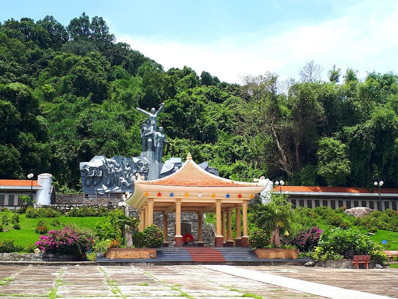 Hình ảnh Tượng đài Chị Sứ - 3