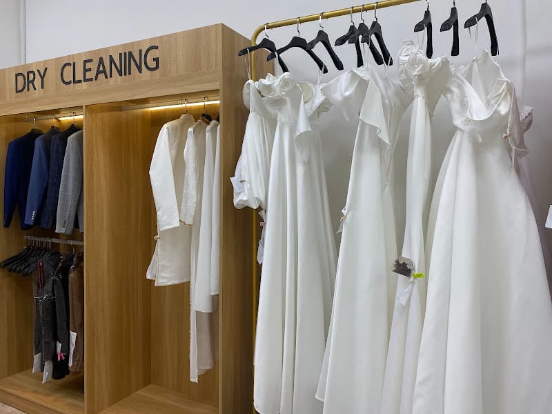 Hình ảnh Giặt Ủi - Vệ Sinh Giày Toàn Diện | Newwash Laundry - 5