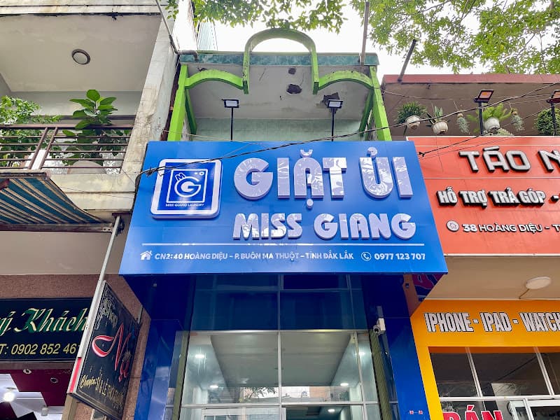 Hình ảnh Giặt ủi Miss Giang - Giặt sấy lấy nhanh, giặt hấp áo vest, giặt chăn mền, ủi hơi nước, vệ sinh giày, giặt rèm cửa - 4