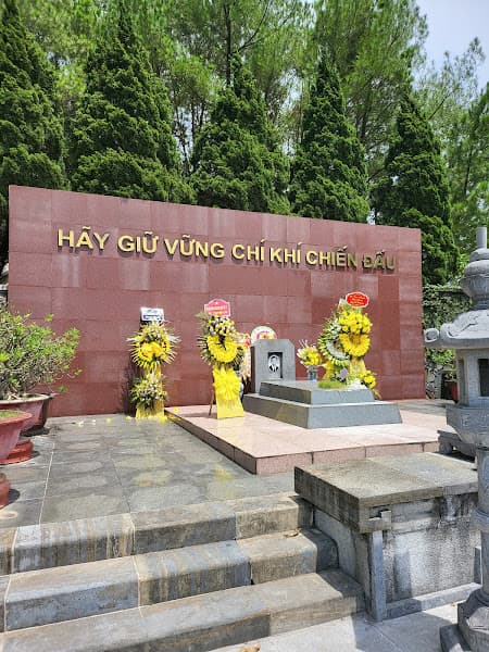 Ảnh bìa Mộ cố Tổng Bí Thư Trần Phú