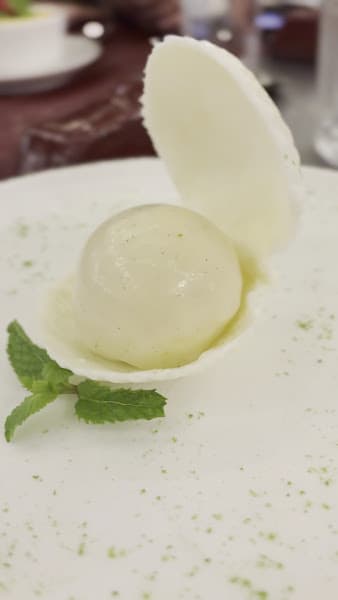 Hình ảnh AMA Restaurant & Bar - 2