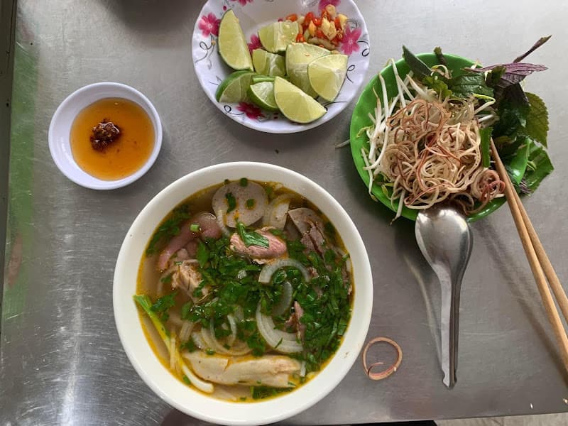 Bún bò Huế, Phở Thuỳ Dương