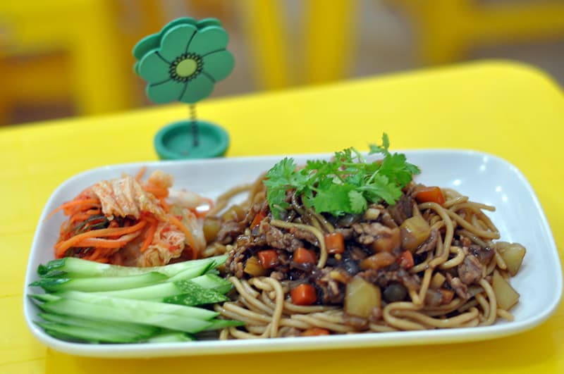 Hình ảnh Bún chân giò - Nghệ sĩ hay ăn - 2