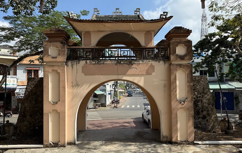 Hình ảnh Di tích cửa hữu Thành Long Hồ - 4