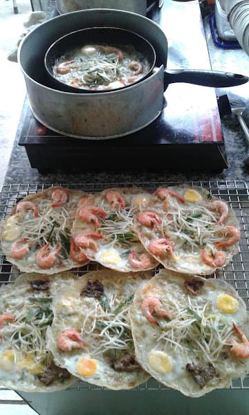 Bánh xèo chảo Cô Sáu