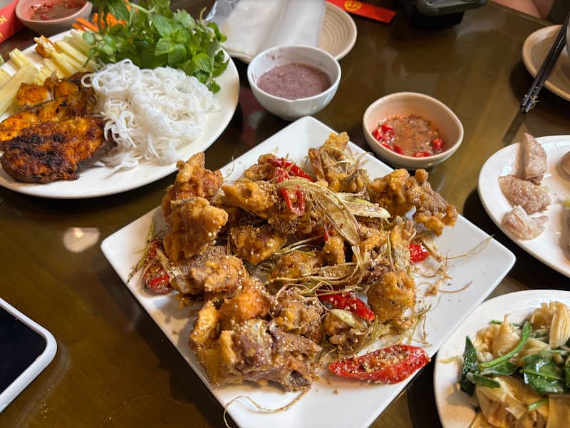 Hình ảnh Nhà Hàng Nhật Thịnh (Cơm -lẩu-Gà đồi-Cá sông) cơm đoàn xe du lịch - 5