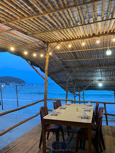 Nhà hàng hải sản Bãi Dài Quán