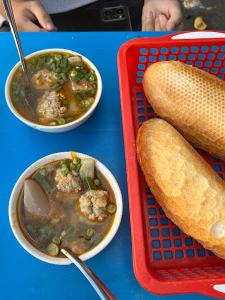 Bánh mì xíu mại Cuòng Linh