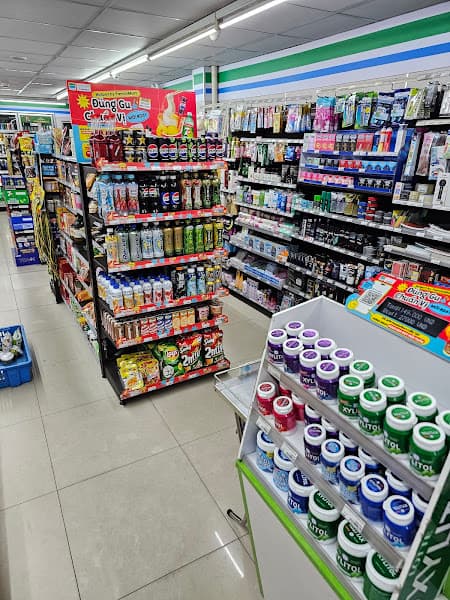 Hình ảnh FamilyMart 206 Xô Viết Nghệ Tĩnh - 2