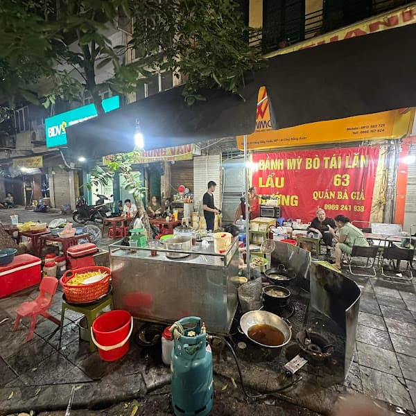 Ảnh bìa Quán Bà Già - Bánh mì tái lăn