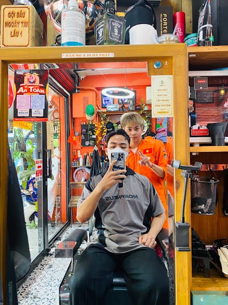 Hình ảnh Đông Tây Barbershop - 234 Nguyễn Thái Sơn - 3