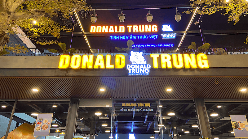 TIỆM ĂN DONALD TRUNG