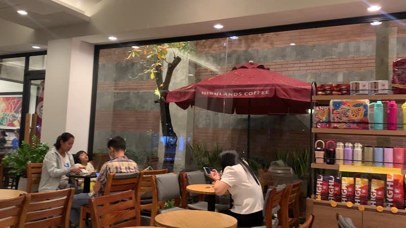 Hình ảnh Highlands Coffee Tran Hung Dao Di An - 4