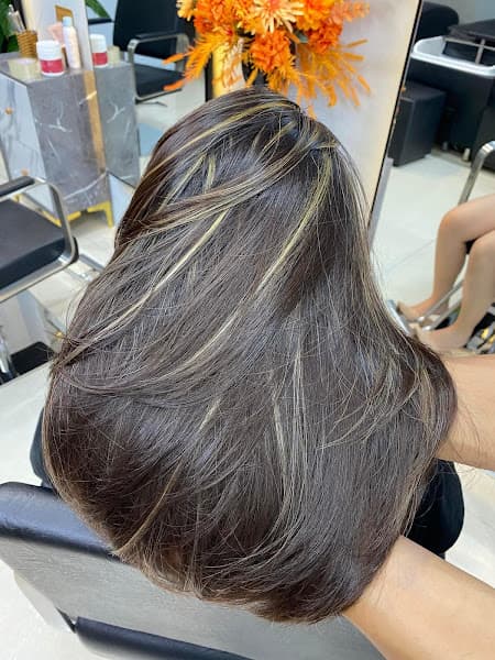 Hình ảnh Salon Uốn Tóc Tân Bình - 3