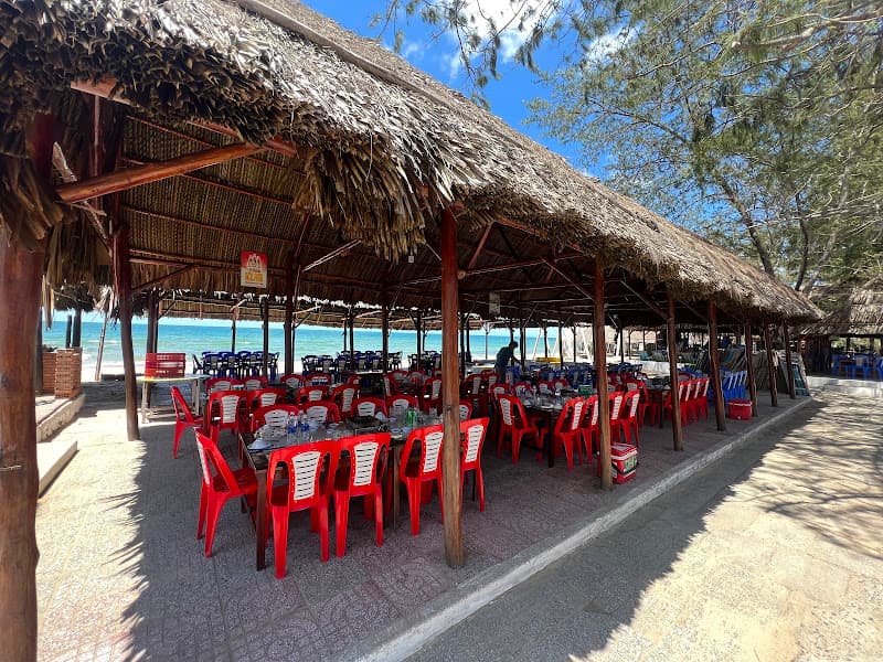 Bãi Tắm - Nhà Hàng Hải Sản Cây Dương Hồ Tràm