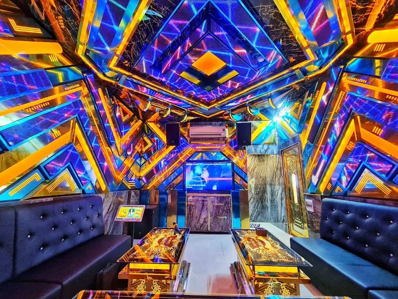 Hình ảnh karaoke Thủy Tiên - 2