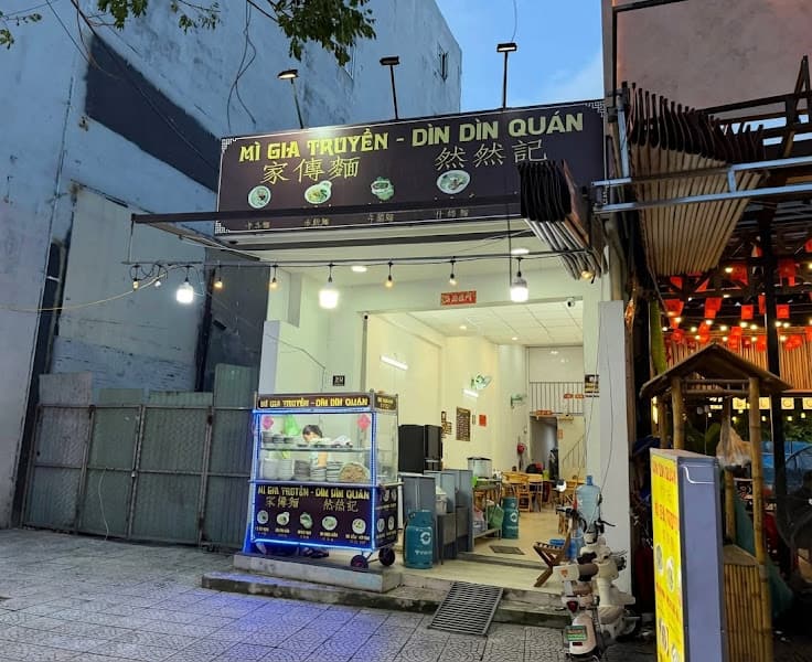 Ảnh bìa Dìn Dìn Quán - Hủ tíu mì Sài Gòn