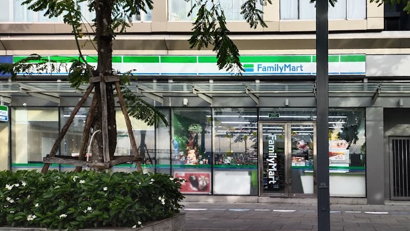 FamilyMart Empire City