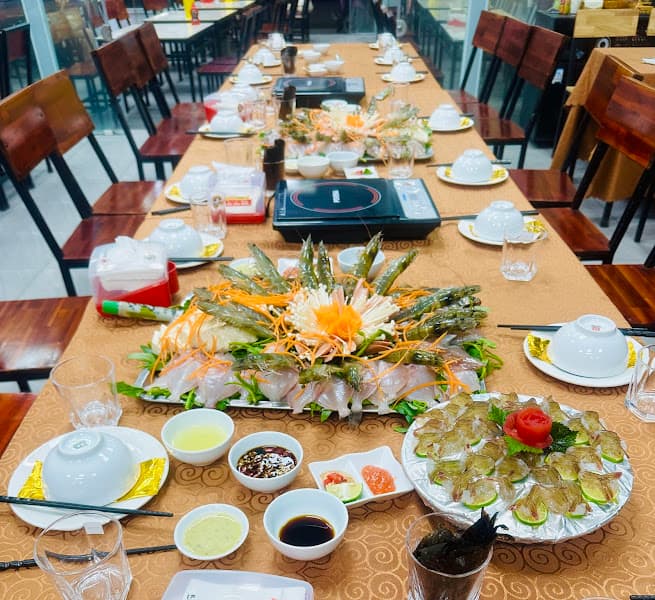 Hình ảnh Nhà hàng Thiên Hương 2 - Hải sản tươi sống - Cơm bình dân - Bún Cù Kỳ - Xôi chả mực đặc sản Hạ Long, Bia Hơi Hạ Long - 4