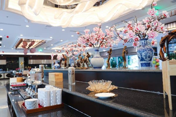 Hình ảnh The Legend Restaurant & Cafe - 4