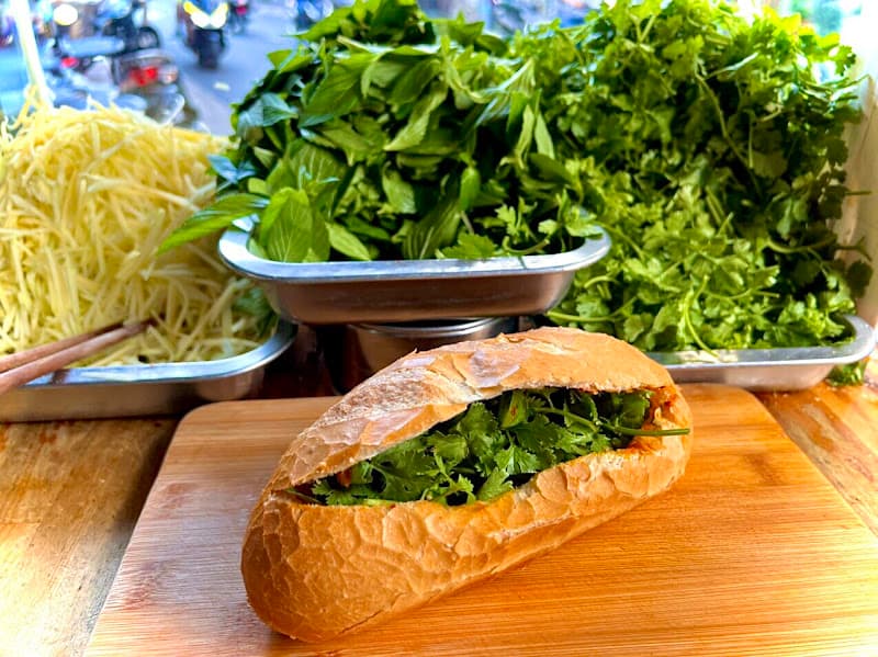 Hình ảnh Bánh Mì Xíu Mại Đường Số 45 Quận 4 - 3
