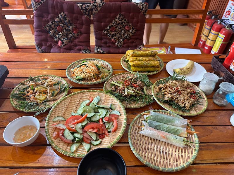 Hình ảnh THU HA Restaurant and Foods Banh Mi Drinks - 2