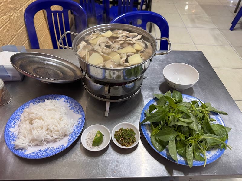 Hình ảnh Lẩu Gà Lá É Tao Ngộ - 89 Hai Bà Trưng - 3