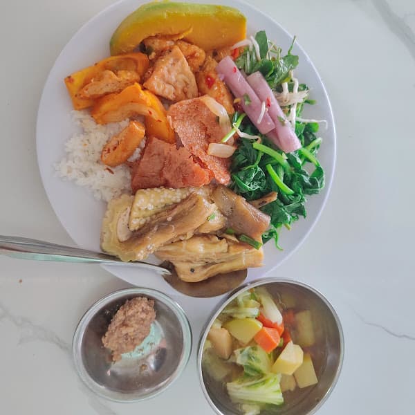 Hình ảnh Quán Cơm Chay Tự Chọn HỒNG LAC2 có bãi đậu xe - 3