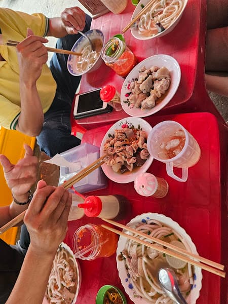 Bánh canh vỉa hè đường số 3