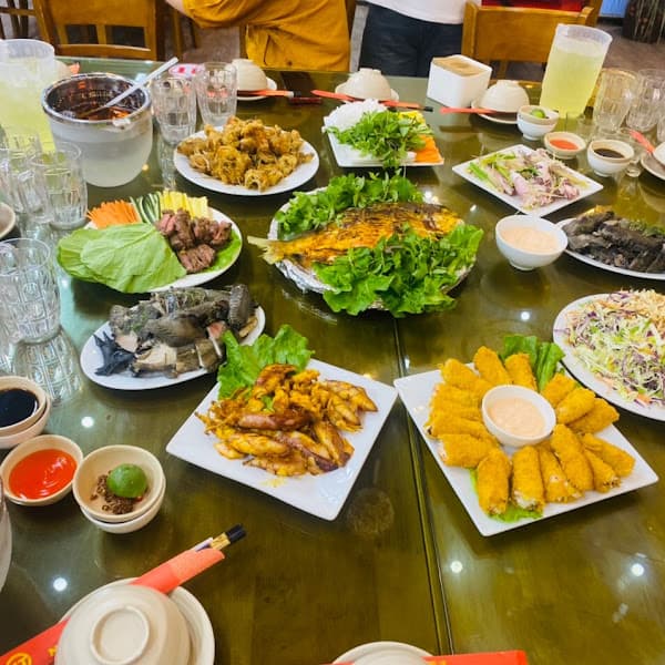 Hình ảnh Nhà Hàng Nhật Thịnh (Cơm -lẩu-Gà đồi-Cá sông) cơm đoàn xe du lịch - 3