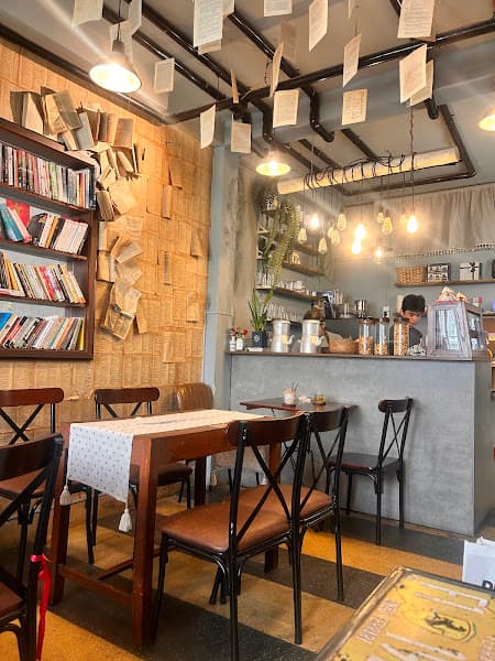 Ảnh bìa Quán cà phê đợi một người