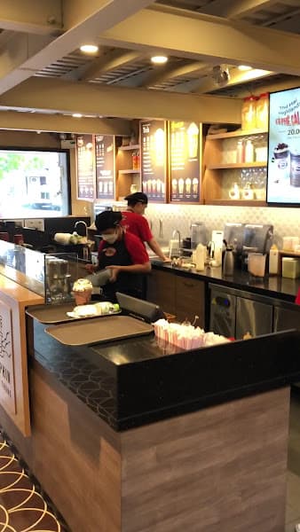 Hình ảnh Highlands Coffee Nguyễn Thái Học - 2