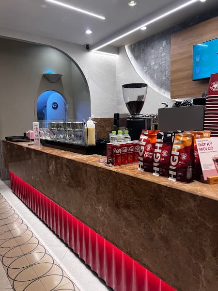 Hình ảnh Highlands Coffee 213 Hoàng Văn Thụ - 2