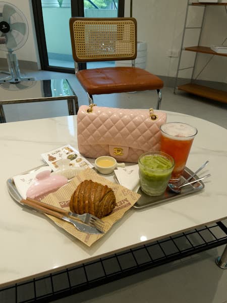 Ảnh bìa La Jolie Café