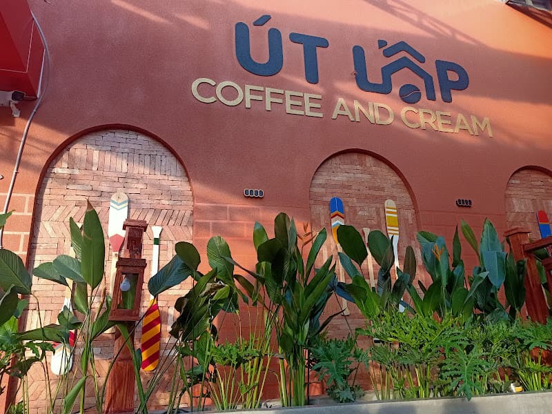 ÚT LẬP COFFEE & CREAM | CAFE VIEW ĐẸP TÂN PHÚ