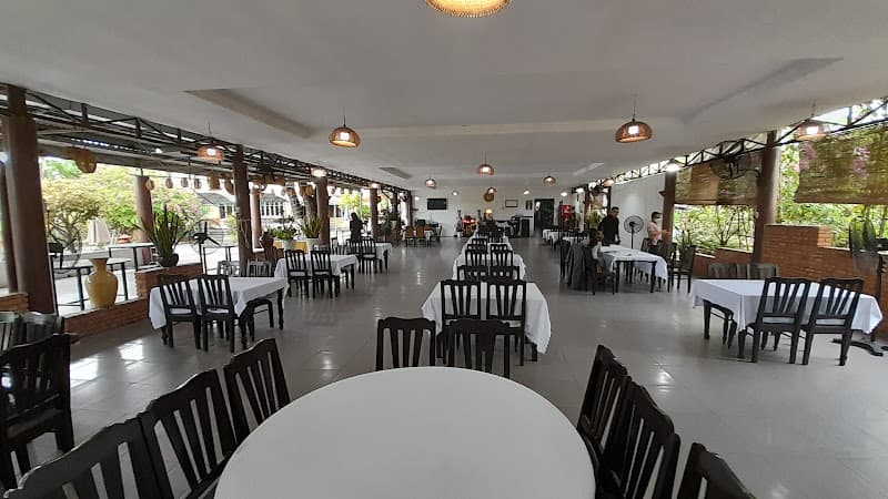 Nhà hàng Sáu Lượng