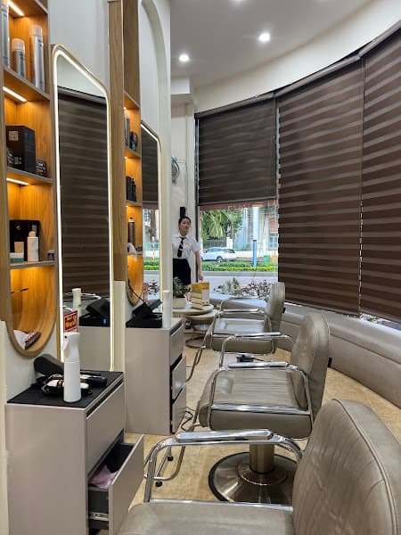 Hình ảnh Thế Giới Tóc Nam FOR BOSS , cắt tóc nam , Ngoáy tai êm , gội đầu , massage vai gáy , 58b Hai Bà Trưng Pleiku - 2