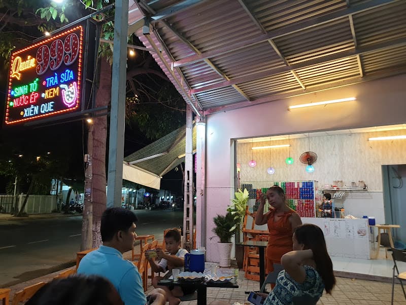 Quán ăn vặt 999